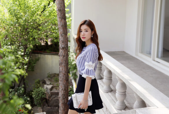 Mua Set áo cổ vest dáng lửng phối chân váy xòe kiểu dáng Hàn Quốc cực xinh