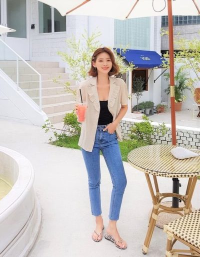 Phối áo thun + quần jeans + áo khoác cổ bèo cá tính!