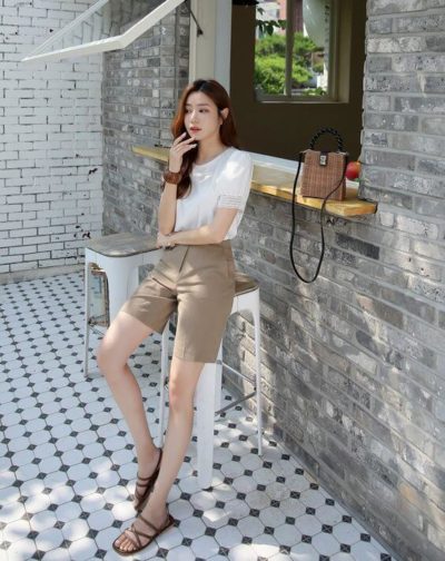 Phối áo thun cùng short lửng đang là trend hè này đó